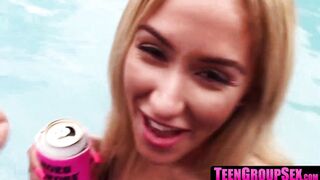 Teen cockriders facefuck after beach volleyball
