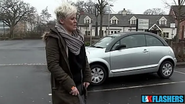 Can All See My Pussy✌? Bree Branning′s Bold Flash and Urine for UK Flashers