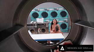 Jennifer White gets creme-covered in public laundromat XXX shenanigans