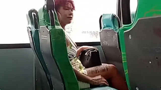 Bus babe flashed her dirty drawers for a horny🥵 hubby′s attention