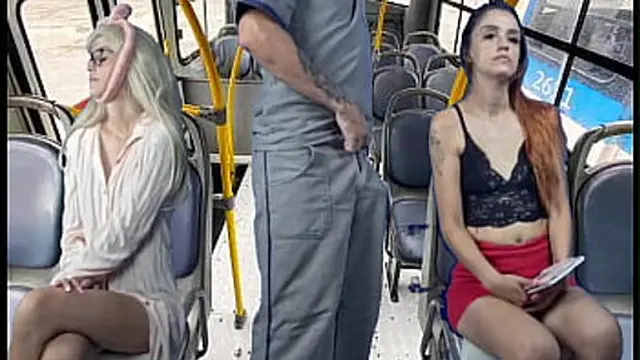 Bus Worker Publicly Displayed His Hard Cock🌭 For Encoxada!